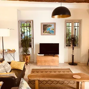 Sous Le Clocher Appartement Marseilles